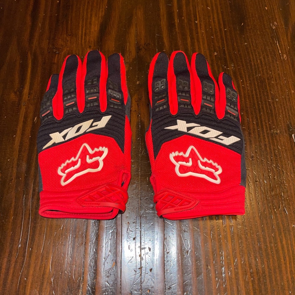 Bran New FOX brand Racing Gloves.